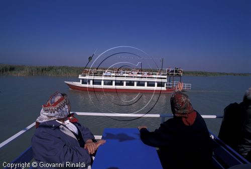 AUSTRIA - BURGENLAND - logo di Neusiedl - navigazione in battello