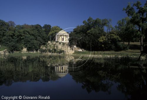 AUSTRIA - BURGENLAND - Eisenstadt - Schlossparck - Leopoldinentempel