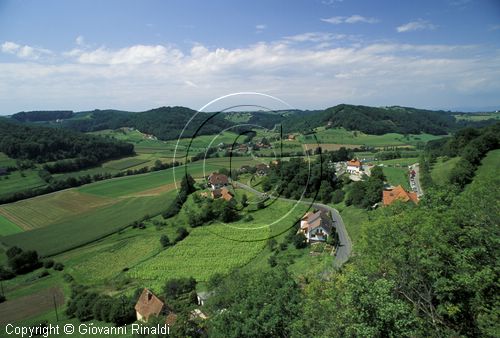 AUSTRIA - STIRIA - RIEGERSBURG - Schloss Riegersburg - veduta della campagna dal castello