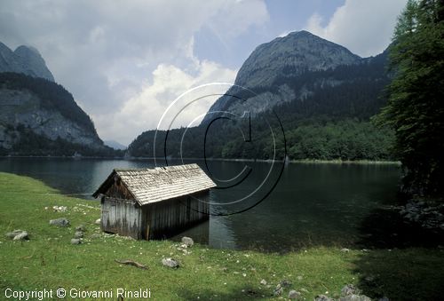 AUSTRIA - SALZKAMMERGUT (GOSAU) - Hinterer Gosausee - dietro il monte Brett Kg (1838 mt.)