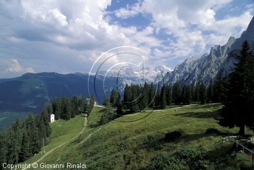 AUSTRIA - SALZKAMMERGUT (GOSAU) - Gablonzer hutte - veduta delle Gosaukamm e del gruppo del Dachstein