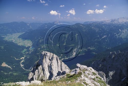 AUSTRIA - SALZKAMMERGUT (GOSAU) - veduta del lago Gosausee dalla vetta del Donnerkogel (2055 mt:)