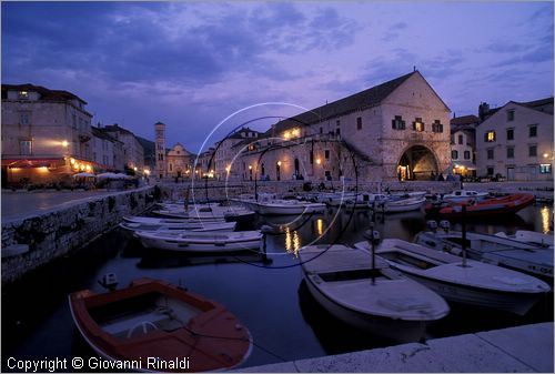 CROATIA - (Croazia) - ISOLA DI HVAR - Hvar - veduta serale del porto con l'arsenale veneziano