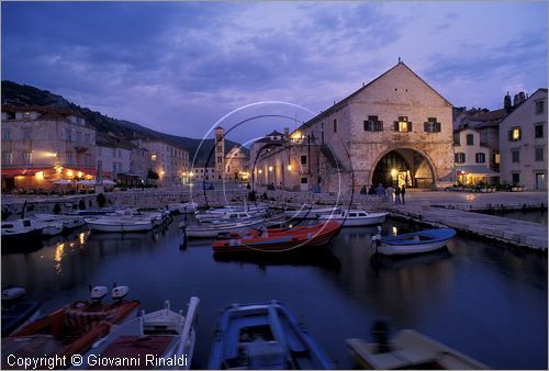 CROATIA - (Croazia) - ISOLA DI HVAR - Hvar - veduta serale del porto con l'arsenale veneziano