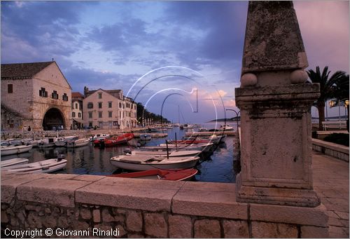 CROATIA - (Croazia) - ISOLA DI HVAR - Hvar - veduta del porto con l'arsenale veneziano