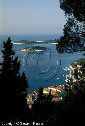 CROATIA - (Croazia) - ISOLA DI HVAR - Hvar - veduta verso il piccolo arcipelago di Pakleni Otoci