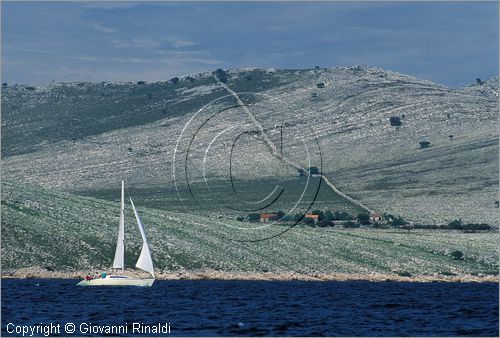 CROATIA - KORNATI (Croazia - Isole Incoronate) - navigazione a vela tra le isole