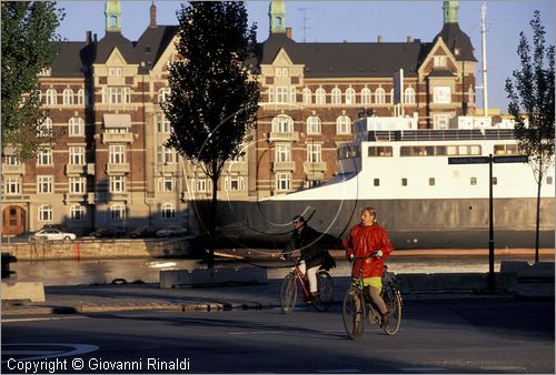 DENMARK - DANIMARCA - COPENHAGEN - lungo il canale Inderhaven