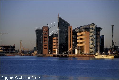 DENMARK - DANIMARCA - COPENHAGEN - lungo il canale Inderhaven presso i cantieri su Kalvebod Brygge