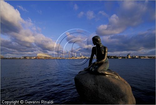 DENMARK - DANIMARCA - COPENHAGEN - Parco di Langelinie - la famosa Sirenetta (Den Liiie Havfrue)