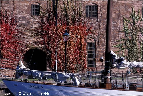 DENMARK - DANIMARCA - COPENHAGEN - lungo il canale Borsgraven