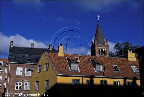 DENMARK - DANIMARCA - COPENHAGEN - scorcio tra le case nel quartiere di Nyboder