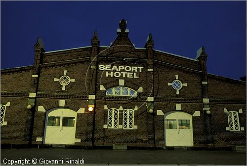 FINLAND - FINLANDIA - TURKU - il porto con Seaport Hotel