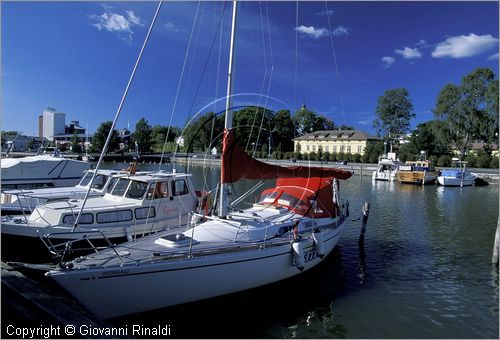 FINLAND - FINLANDIA - UUSIKAUPUNKI - il porto canale