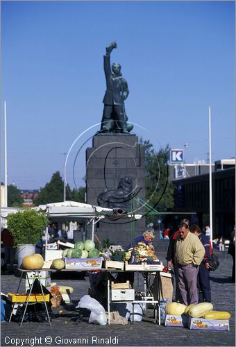 FINLAND - FINLANDIA - VASA - piazza del mercato