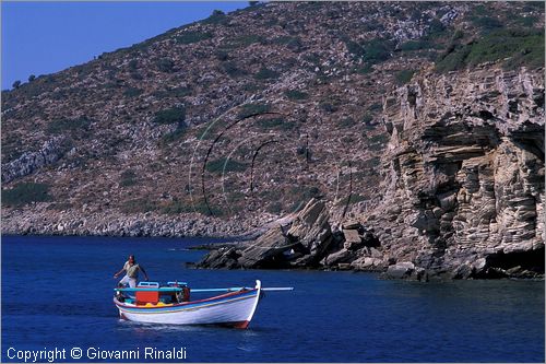 GREECE - Dodecanneso - Isola di Agathonissi (Gaidharos) - un pescatore sulla costa orientale