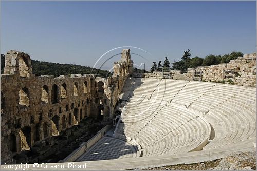 GREECE - ATENE - ATHENS - Acropoli - Acropolis - il teatro Odeion di Erode Attico ai piedi della collina