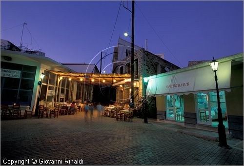 GREECE - CHIOS ISLAND (GRECIA - ISOLA DI CHIOS) - Volissos - la piazza centrale con il ristorante