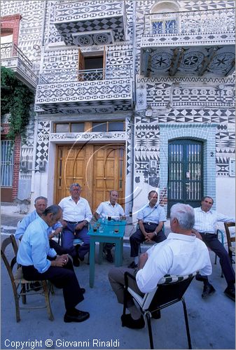 GREECE - CHIOS ISLAND (GRECIA - ISOLA DI CHIOS) - Pyrgi - la tipica decorazione sulle facciate degli edifici chiamata "xysta"