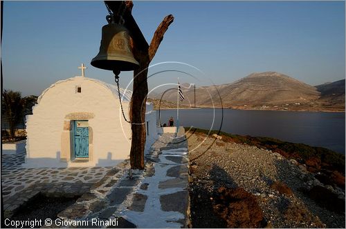 GRECIA - GREECE - Isole Cicladi - Amorgos - Baia di Kalotyri sulla costa nord occidentale vista dall'isoletta di Nikouria