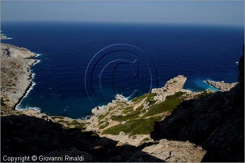 GRECIA - GREECE - Isole Cicladi - Folegandros - costa nord vista dalla Hora - Plaka Bay