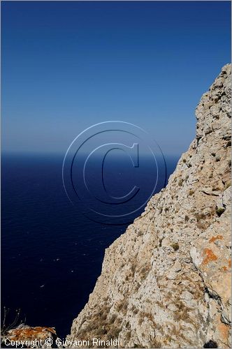 GRECIA - GREECE - Isole Cicladi - Folegandros - veduta della costa nord dal sentiero per la Panaghia