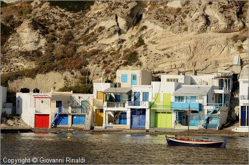 GRECIA - GREECE - Isole Cicladi - Milos - Klima - villaggio di pescatori a nord del porto