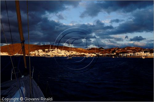 GRECIA - GREECE - Isole Cicladi - Milos - il porto di Adamas (Adhamandas)