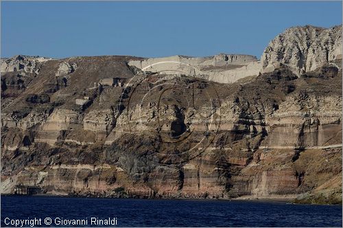 GRECIA - GREECE - Isole Cicladi - Santorini - costa ovest presso Athinios Bay