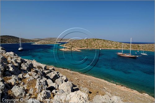 GRECIA - GREECE - Isole del Dodecaneso - Dodecanese Islands - Isola di Arki - costa sud tra le isolette di Macronisi, Tsouka e Kalovolos