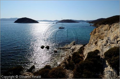 GRECIA - GREECE - Isole del Dodecaneso - Dodecanese Islands - Isola di Patmos - la costa presso Alyki Beach - tra Capo Tripiti e l'isoletta di Kedronisi