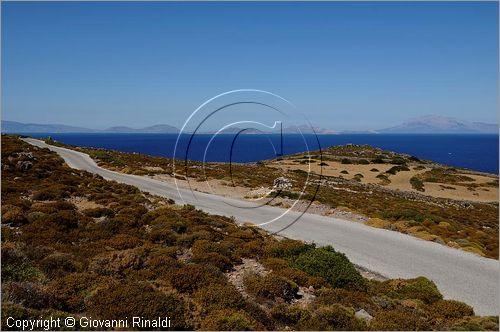 GRECIA - GREECE - Isole del Dodecaneso - Dodecanese Islands - Isola di Patmos - strada sulla costa nord da Kambos  ad Aghios Nikolaos