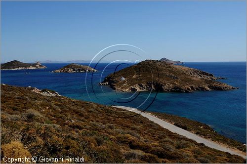 GRECIA - GREECE - Isole del Dodecaneso - Dodecanese Islands - Isola di Patmos - la costa presso Livadi tou Pothitou e l'isoletta di Aghios Georghios