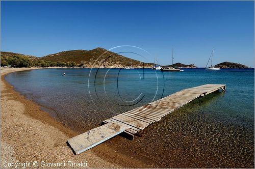 GRECIA - GREECE - Isole del Dodecaneso - Dodecanese Islands - Isola di Patmos - la costa presso Livadi tou Pothitou e l'isoletta di Aghios Georghios