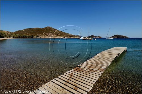 GRECIA - GREECE - Isole del Dodecaneso - Dodecanese Islands - Isola di Patmos - la costa presso Livadi tou Pothitou e l'isoletta di Aghios Georghios