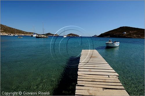 GRECIA - GREECE - Isole del Dodecaneso - Dodecanese Islands - Isola di Patmos - la costa presso Livadi tou Pothitou e l'isoletta di Aghios Georghios