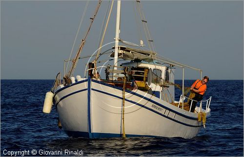 GRECIA - GREECE - Isole del Dodecaneso - Dodecanese Islands - Isola di Simi - Symi - pescatore lungo la costa nord