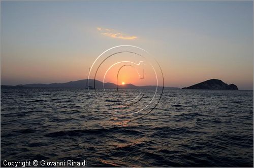 GRECIA - GREECE - Isole Ionie - Ionian Islans - Zacinto Zakynthos - Golfo di Lagana - Isola di Maratonisi vista da Limni Keriou Beach all'alba