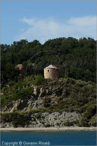 GRECIA - GREECE - Isole Ionie - Ionian Islans - Erikoussa - un vecchio mulino sulla baia a sud