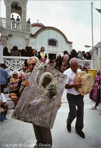 GREECE (Dodecanese) Karpathos Island - GRECIA (Dodecanneso) Isola di Scarpanto - Olimbos - antico paese arroccato sul crinale ed isolato a nord dell'isola - una festa religiosa tradizionale