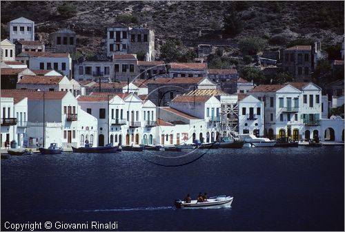 GREECE - (Dodecanese Island) - GRECIA (Dodecanneso) - ISOLA DI KASTELLORIZO (Megisti) - veduta delle tipiche casette del paese che si affacciano sullo specchio di mare del porto