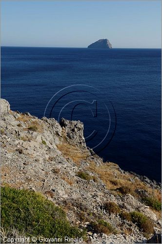 GRECIA - GREECE - Ionio Meridionale - Isola di Kithera (Kithira Citera) - costa sud - isolotto Avgo