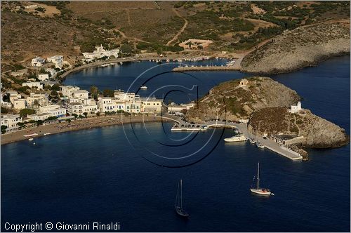 GRECIA - GREECE - Ionio Meridionale - Isola di Kithera (Kithira Citera) - costa sud - Kapsali visto da Hora