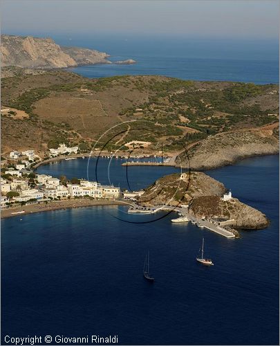 GRECIA - GREECE - Ionio Meridionale - Isola di Kithera (Kithira Citera) - costa sud - Kapsali visto da Hora