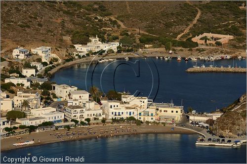 GRECIA - GREECE - Ionio Meridionale - Isola di Kithera (Kithira Citera) - costa sud - Kapsali visto da Hora