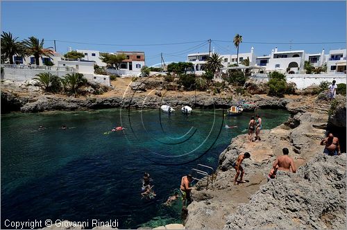 GRECIA - GREECE - Ionio Meridionale - Isola di Kithera (Kithira Citera) - costa suddest - Avlemonas