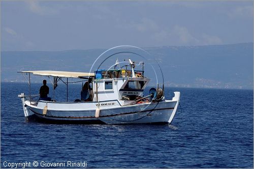 GRECIA - GREECE - Peloponneso - Golfo di Messiniakos - pescatore