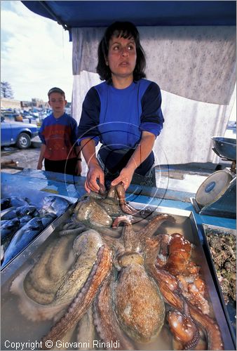 MALTA - MALTA ISLAND - Marsaxlokk - il mercato alimentare