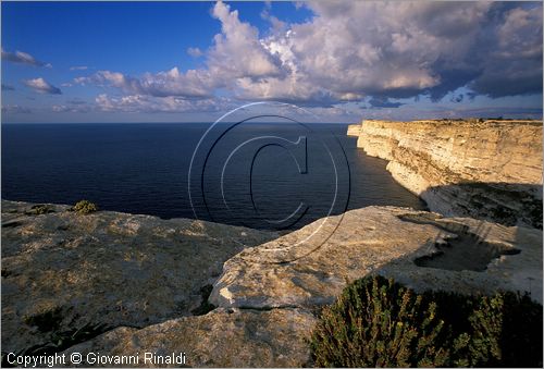 MALTA - GOZO ISLAND - le scogliere di Ta' Cenc sulla costa meridionale