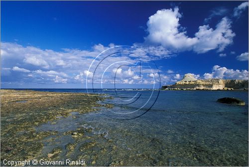 MALTA - GOZO ISLAND - la costa settentrionale presso Marsalforn - Xwejni Bay